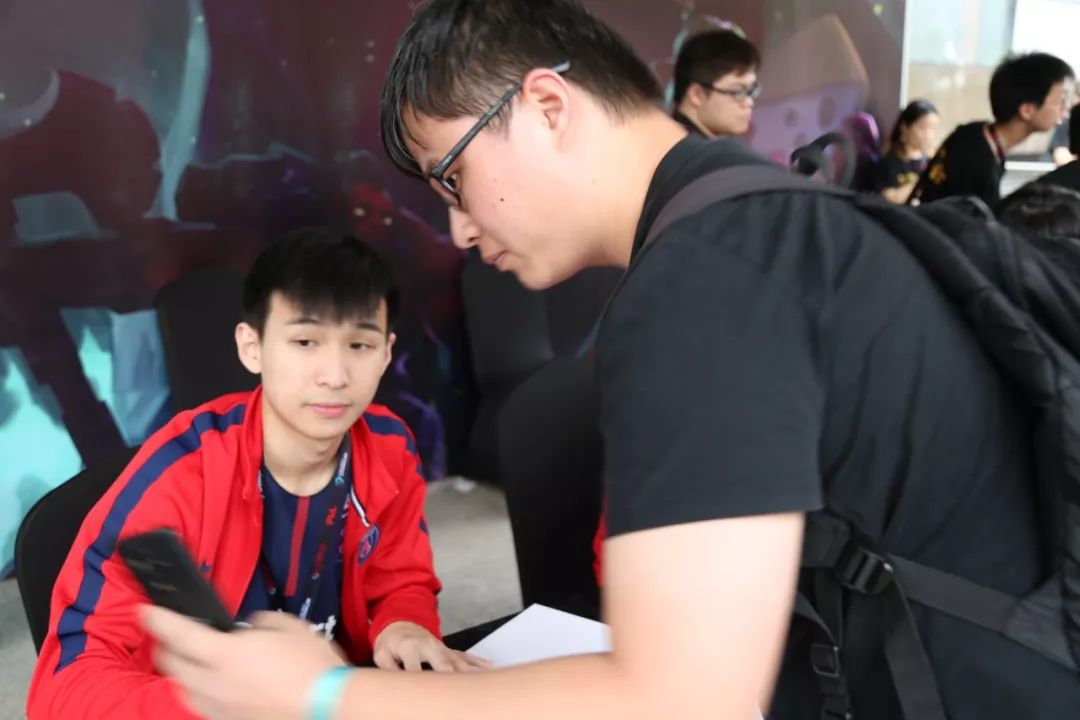 职业玩家日常：解析如何利用“冥想”与“体能训练”维持博弈时的脑部供血。（职业玩家如何借助冥想与体能训练保障对局时的脑部供血）