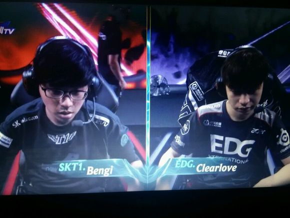 全球先锋赛首日预告的官方公告： Top Esports 将对阵 Hanwha Life Esports ，一场强强对决，争取一个良好的开局