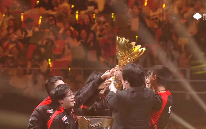 这是球神的最佳哨声！球势不可挡，帮助团队以2-1战胜EDG T1